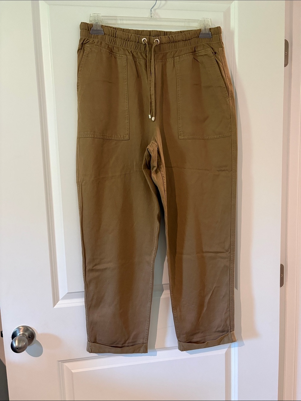 Woman’s Drawstring Chino Pants in Brown
